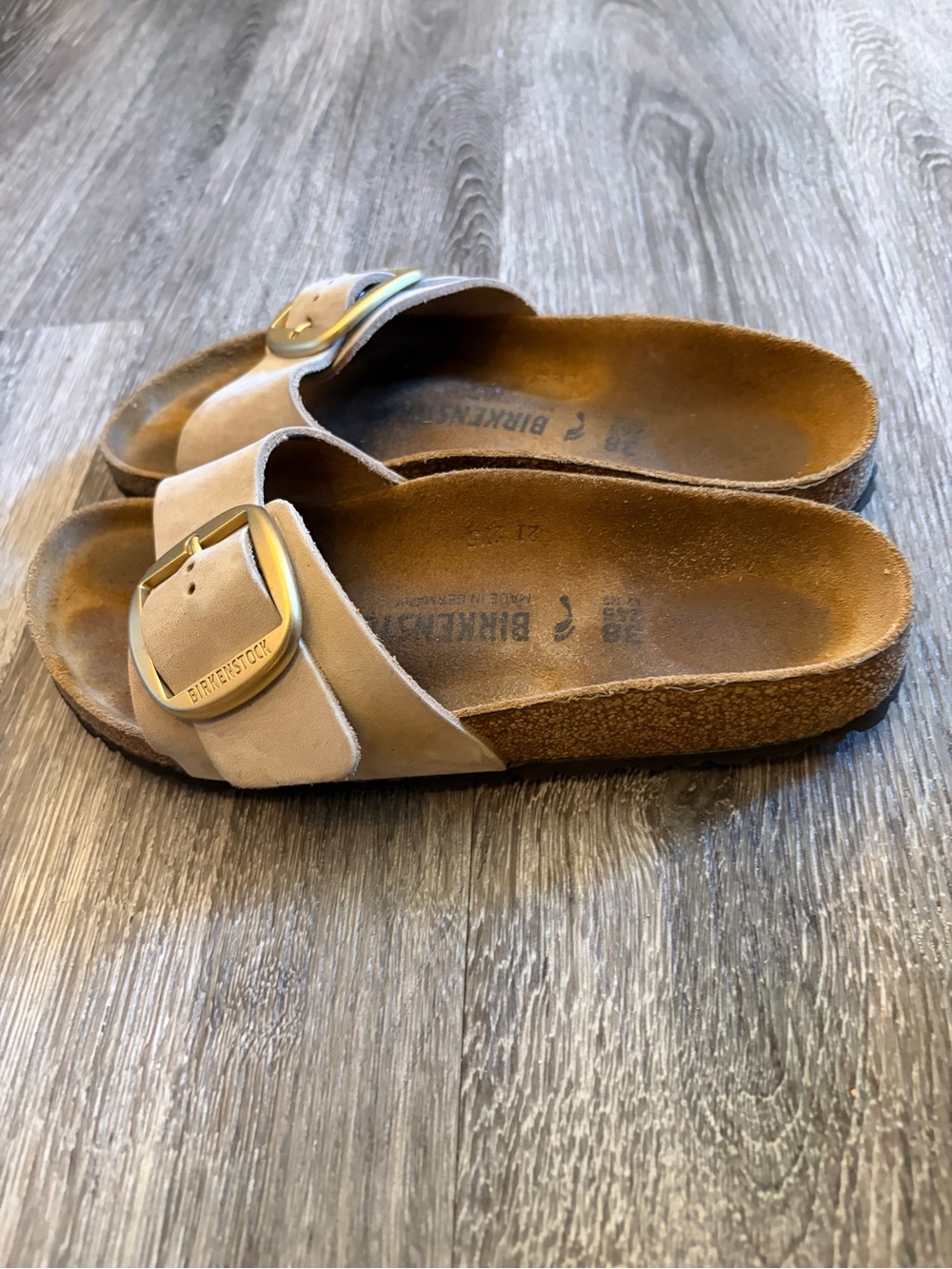 Big buckle Madrid sandals